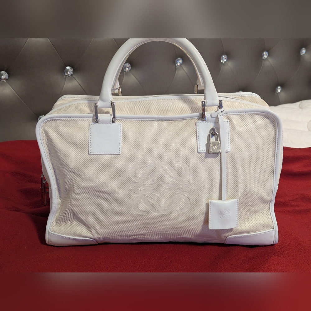 Loewe Off White Leather Amazona 36 - PRELOVED